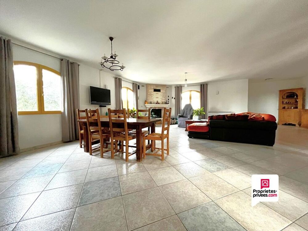 Villa T7 SAINT AUNES de 210m² avec vue imprenable et piscine