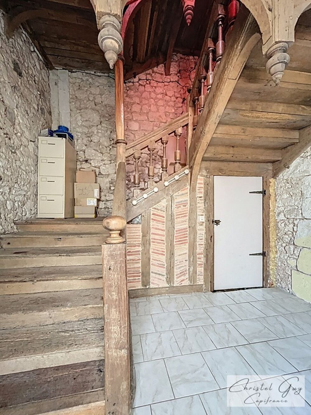Vaas (72500) Ancien monastère rénové à vendre, 3 chambres, coeur de village