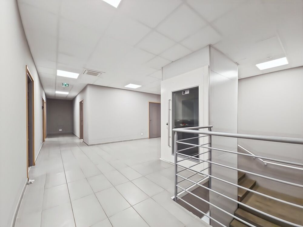   SARROLA-CARCOPINO – BALEONE CENTRE – PÉPINIÈRE DE BUREAUX D'ENVIRON 342 m² Sarrola carcopino