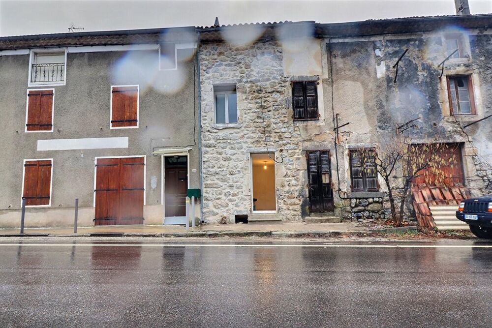 Maison de village avec cour intérieure ? Barnas