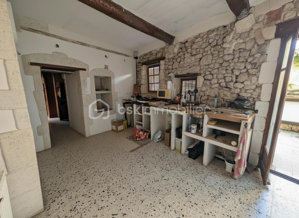 Vente Maison Bâtisse en pierre à fort potentiel avec garage, cours et terrasse Montagnac