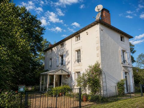   Maison 6 pièces de 143 m² à Moussac Propriété/château - 6 pièce(s) - 143 m²