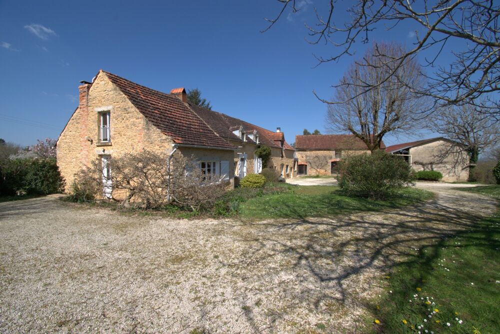 SAINT GENIES (24), vente propriété 277 m2 sur 4 ha, gîtes en activité
