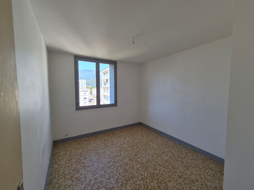 Vente Appartement Achat Appartement T3 Grenoble – 3 Pièces Traversant Est-Ouest avec Balcon, Cave & Parking Grenoble
