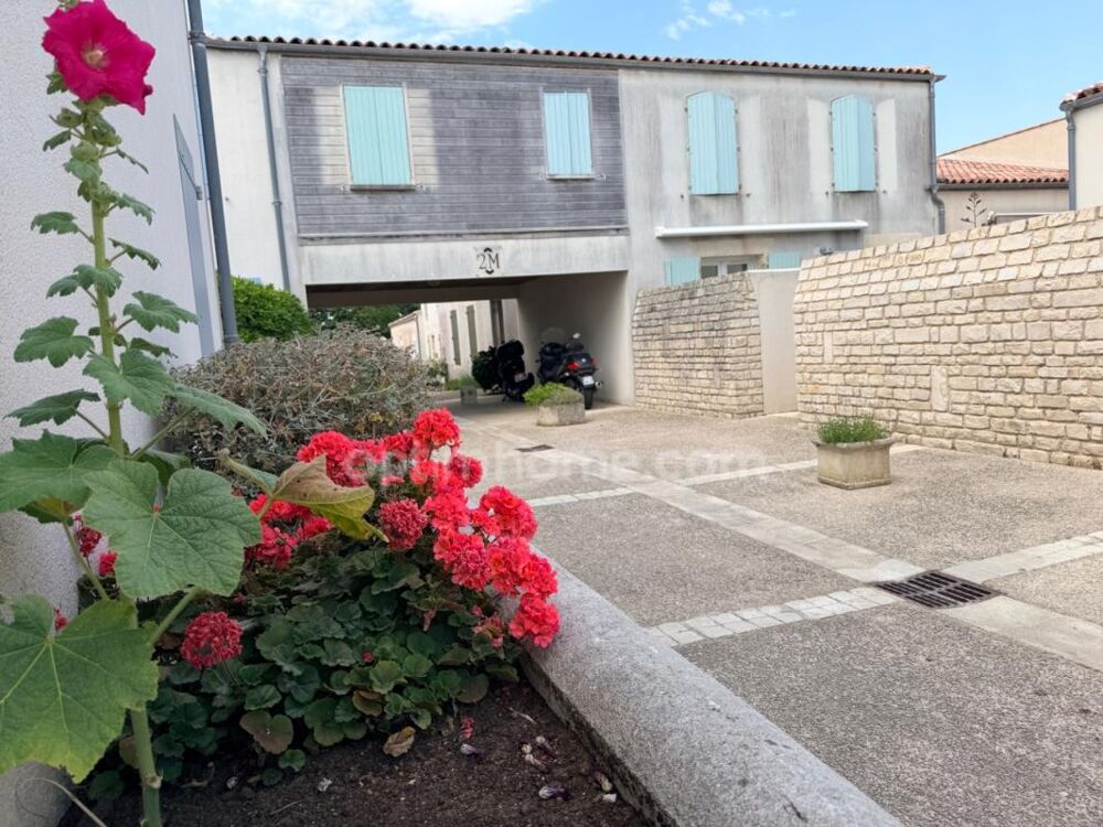 Appartement avec extérieur clos de murs au port de st martin de ré
