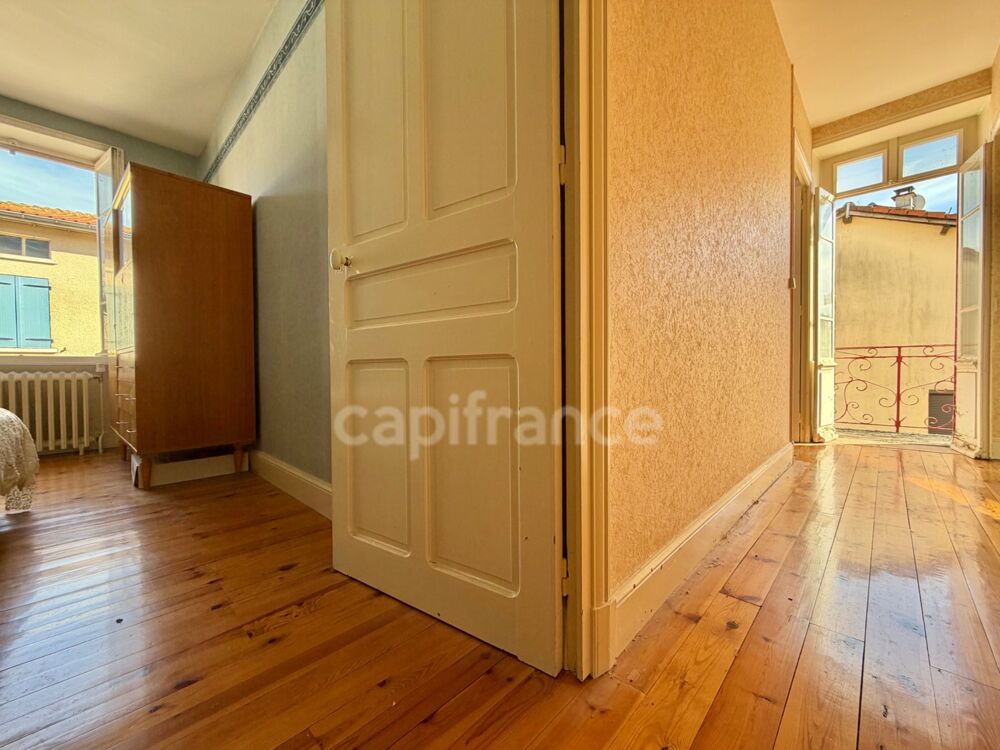 Vente Maison Maison de village 185 m² – 6 chambres – 120 m² de combles aménageables – terrain 208 m² déporté Saint priest la prugne