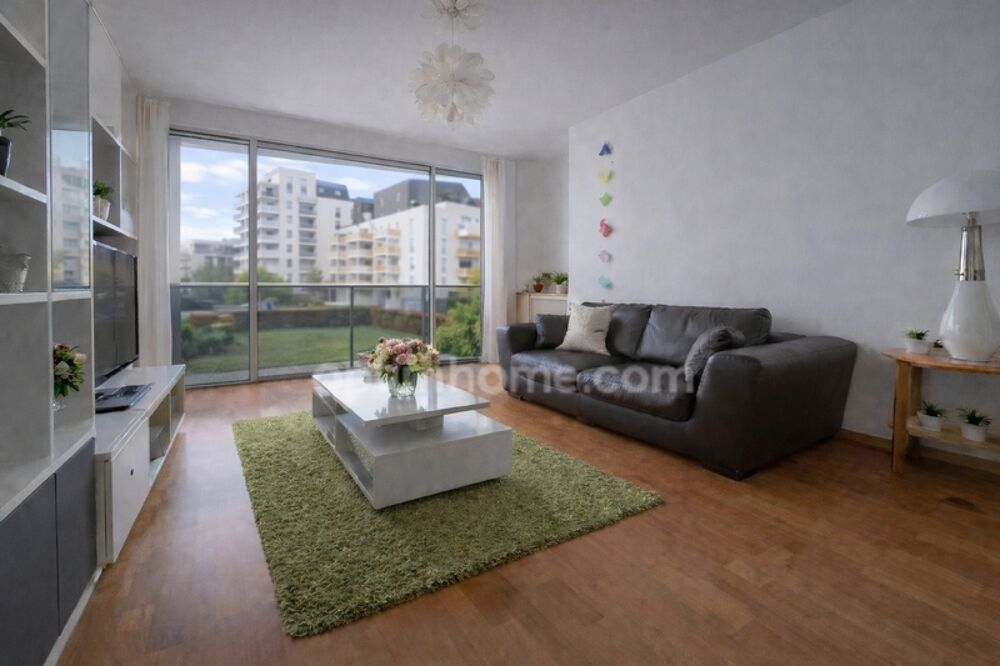 Superbe Appartement 4 pièces entièrement rénové, lumineux, avec balcon, ascenseur - cave et Parking ss/sol
