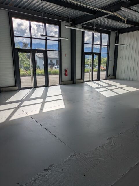   Local commercial à louer proche de CHAMBERY (73)576 m² 