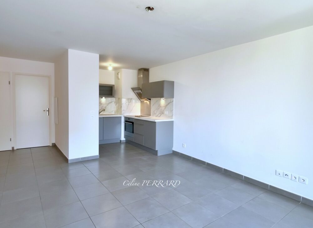 Vente Appartement Appartement à vendre 2 pièces SCIEZ (74), 40m, 3ème étage, parking, cave Sciez