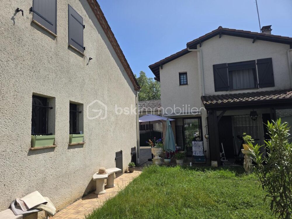 VIANNE-MAISON DE VILLAGE AVEC JARDIN- 3 CHAMBRES- GARAGE ET PIECES ANNEXES