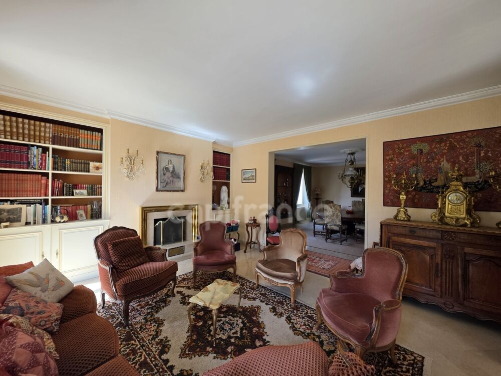 Maison à vendre 11 pièces VILLENEUVE SUR YONNE (89), 6 chambres, jardin 1976 M2