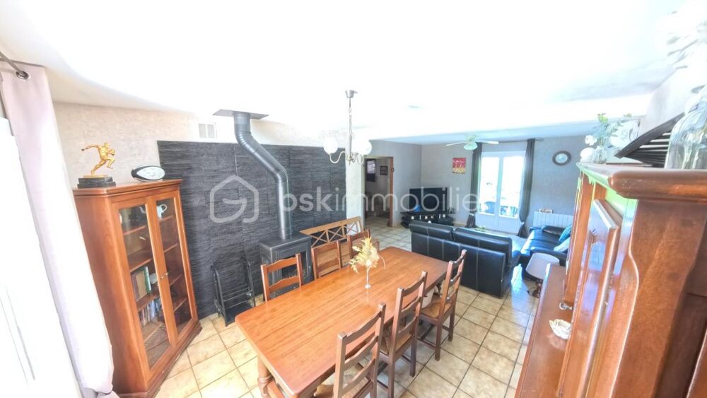 Vente Maison Découvrez la quiétude d'une maison familiale avec double terrasse et parking dans un quartier prisé Tournefeuille