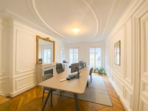 A louer bureaux lumineux et climatisés avec parquet, moulures, cheminées, balcon filant 12416 75001 Paris