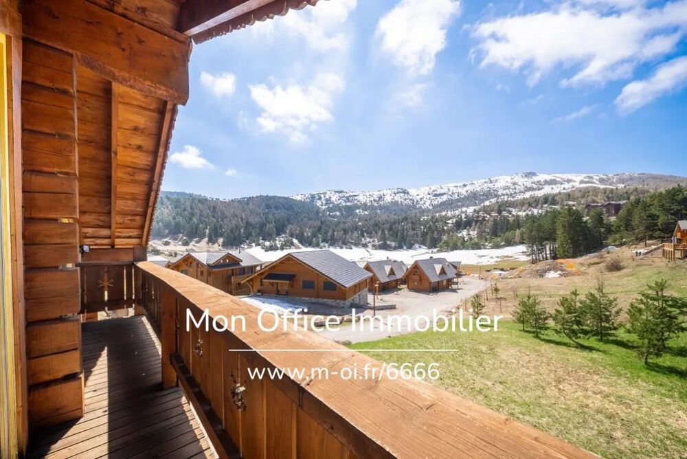 Référence : 6666-CLG. - Chalet de type 7 en madrier de 240m² sur une parcelle de 1500m² à La Joue du Loup