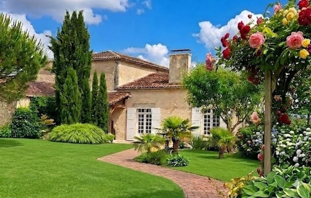 Vente Maison Maison à vendre 5 pièces proche de JARNAC (16) Propriété d'env 162 m2 ave 3 ch et 1 bureau Jarnac