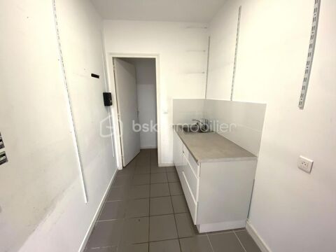   Location cellule avec accès extérieur en galerie commerciale 