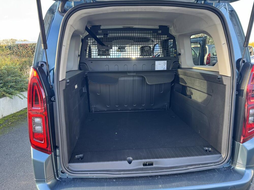 Combo VP XL 1.5 HDI 130 EAT8 ELEGANCE 2026 occasion 35690 Acign&eacute;