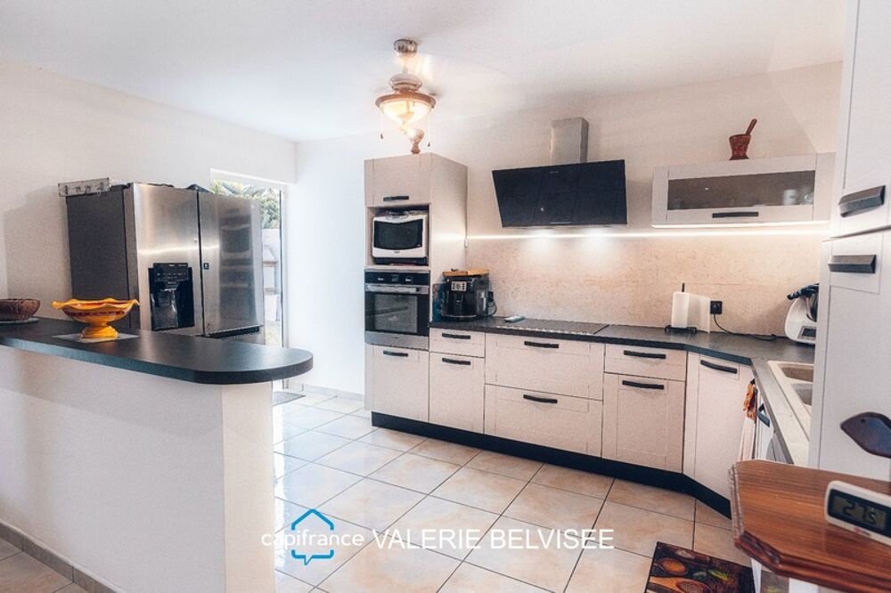 VILLA FAMILIALE F5 AVEC PISCINE, VUE DÉGAGÉE ET SUPERBES VOLUMES  SAINT-LOUIS
