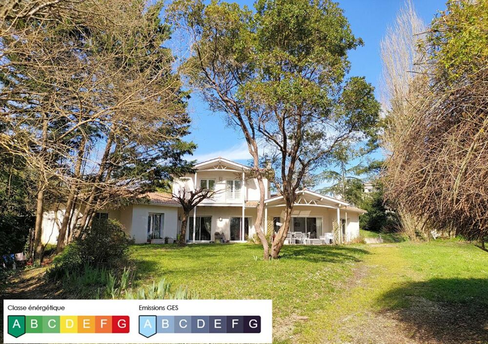 MAISON "ÉCONOME " - 240 m² - 8 PIECES - GARAGE DOUBLE - TERRAIN 3574 m²