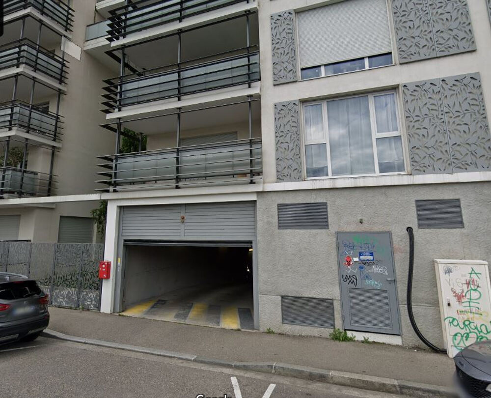 Location Parking/Garage GARAGE BOX FERME EN SOUS-SOL Lyon 7
