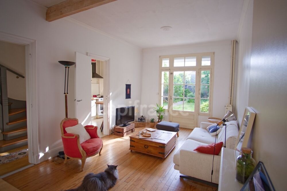 Vente Maison Maison de ville  rénovée, entre Saint-Augustin, Saint-Genès et Mériadeck, avec jardin, charme ancien et emplacement central priv Bordeaux