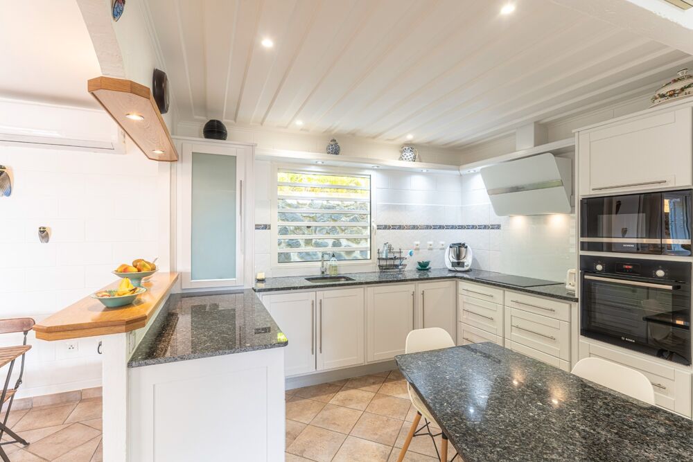 Vente Villa SAINT-GILLES-LES-BAINS – VILLA RÉNOVÉE AVEC PISCINE, SPA ET 5 CHAMBRES Saint gilles les bains