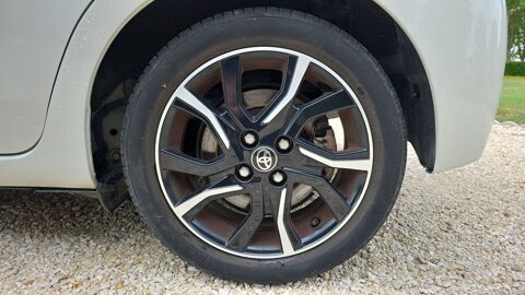 Yaris 1.5 VVTi 100 Hybrid E-CVT Collection - Automatique 2017 occasion 82000 Montauban