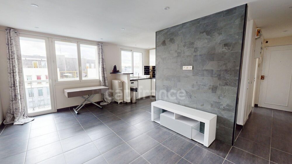 Appartement 4 pièces rénové - 3 chambres - 2 balcons - Gare RER D à pied