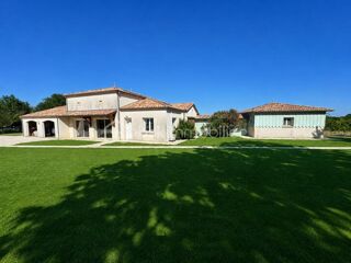 Vente Maison Découvrez la sérénité dans une spacieuse propriété avec piscine, à proximité des commodités ! Bouglon