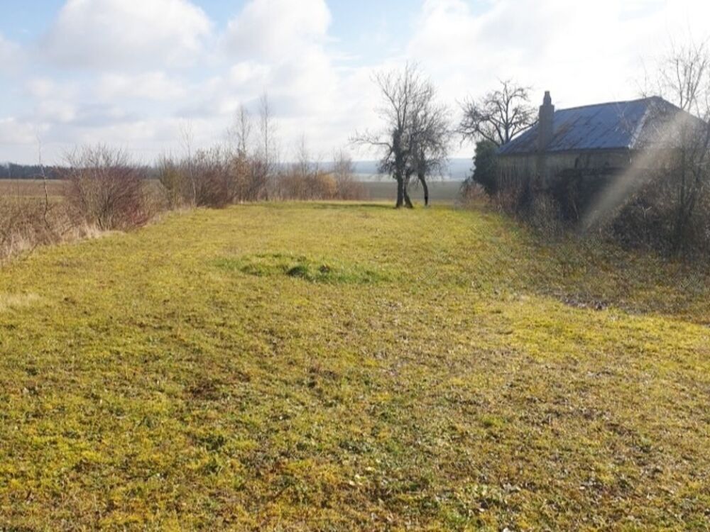 Corps de ferme semi autonome de 1027m² de bâtiments sur un terrain de 2.8 hectares