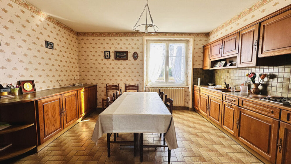 À vendre  CAMARET-SUR-MER Spacieuse maison traditionnelle à deux pas des plages et du centre-ville