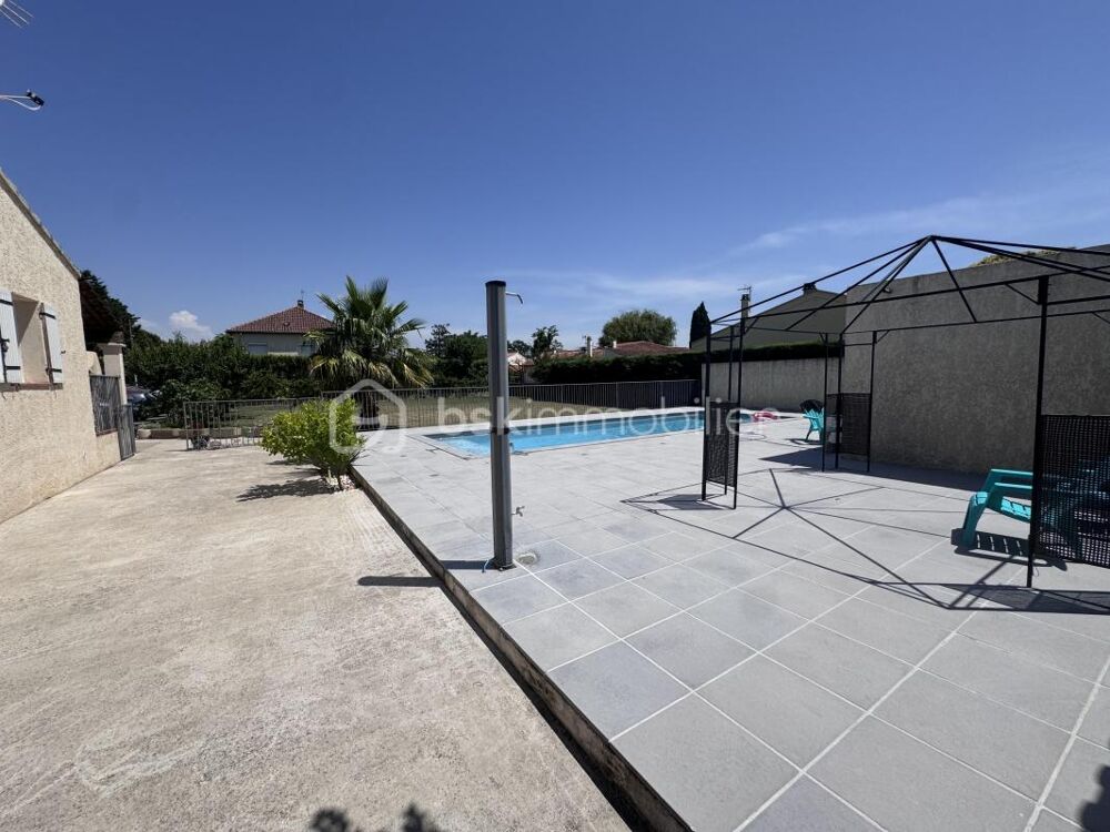 Villa individuelle avec piscine et terrain constructible