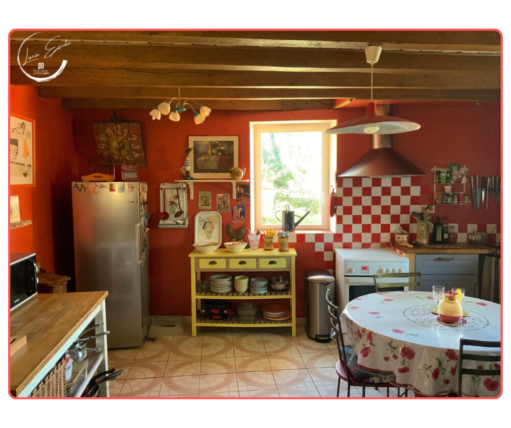 Maison de caractère de 159 m² avec 8 035 m² de terrain boisé, à proximité d'Aubusson