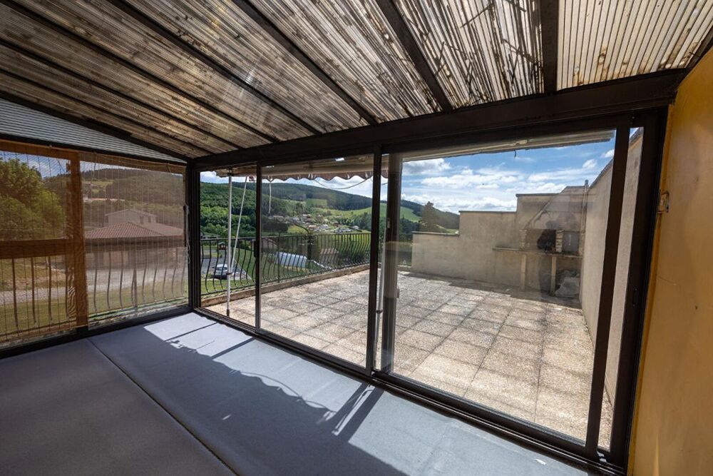Villa sur terrain possédant 2 grands ateliers