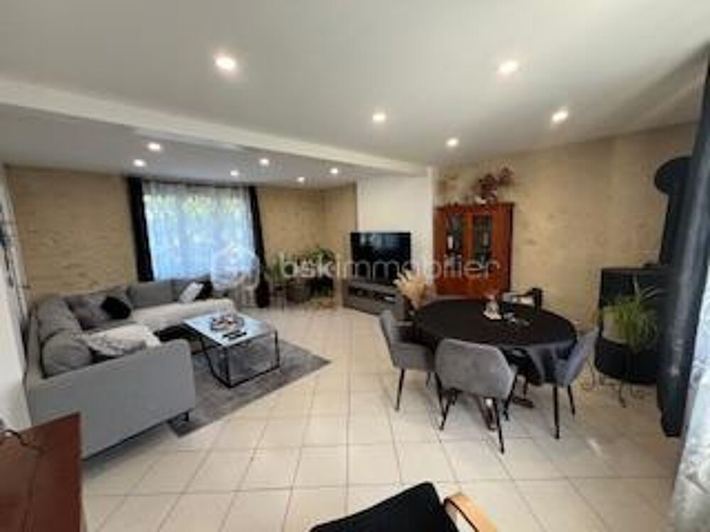 Vente Maison Grande maison familiale de 163m2, 5 chambres, avec terrasse extérieur/garage, terrain de 820m2 Sainte colombe