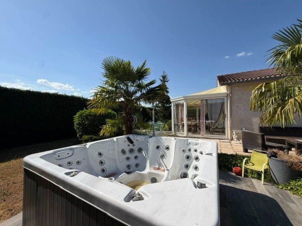 Maison de caractère secteur Veauche  147 m² sur terrain clos et arboré de 810 m²