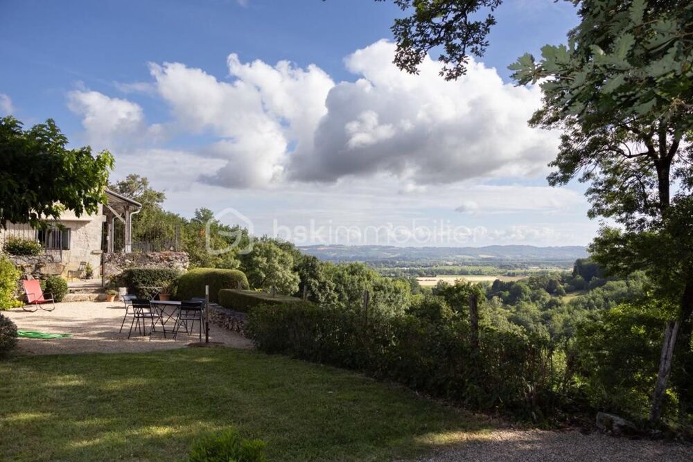 CHARTREUSE DE CARACTÈRE AVEC DOMAINE BOISÉ DE 4,2 HECTARES AVEC SA MAISON D'AMIS - DEPENDANCES - PISCINE