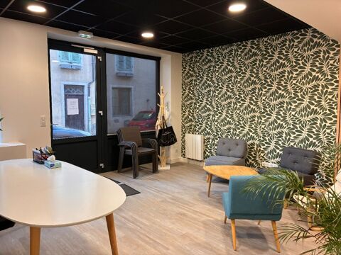 A LOUER - LOCAL COMMERCIAL 680 71640 Givry