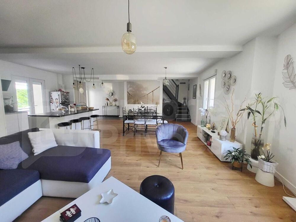 Coup de coeur pour cette maison rénovée, 3 chambres, jardin et stationnement