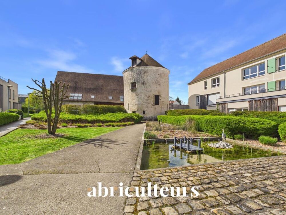 Appartement T3 en rez-de-jardin avec terrasse et vue sur les jardins intérieurs  Résidence de standing à Survilliers