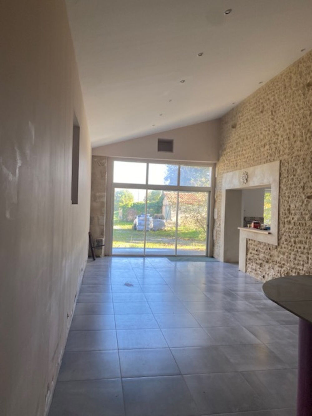 Vente Propriété/Château Belle maison en pierres, de 234 m2 habitables, 2 pigeonniers à rénover, hangar et dépendances Vindelle