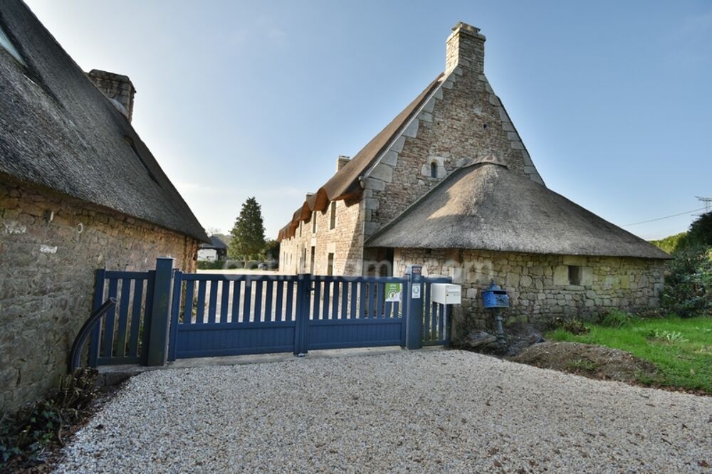 Ensemble de chaumiéres dont 270 m² rénové haut de gamme