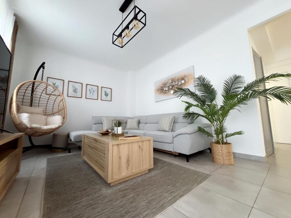 Magnifique appartement T3 de 77 m2 avec garage, situé au second et dernier étage sans ascenseur d'une petite copropriété aux fa