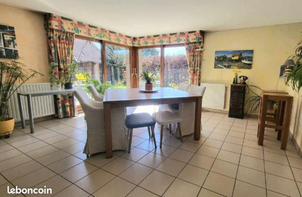 Maison individuelle 4 chambres + 1 bureau + jardin + garage 2V