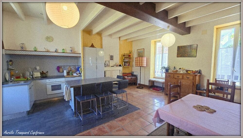 Maison DE VILLAGE à vendre 7 pièces dont 5 CHAMBRES LOULAY (17) avec DEPENDANCES (garage 54m² + préau)