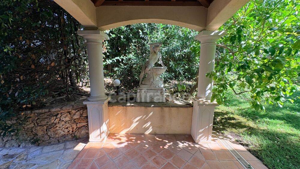 à vendre  Propriété/château Saint-Raphaël (83700)