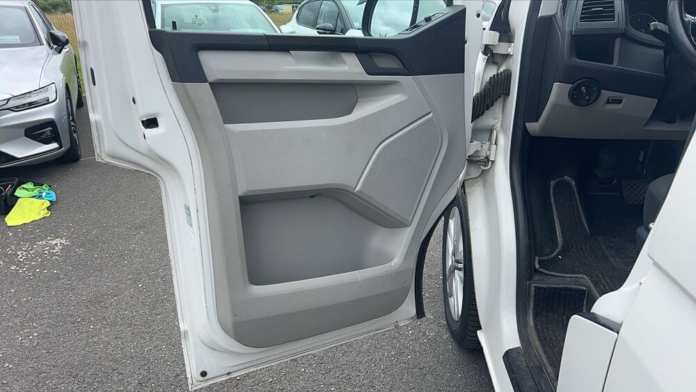 Transporter Fourgon L2H1 VI 2.0 TDi 180 DSG7 Business Line - 5 places Au 2016 occasion 37000 Tours