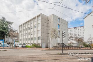  Immeuble � vendre 15 + pi�ces 1700 m�