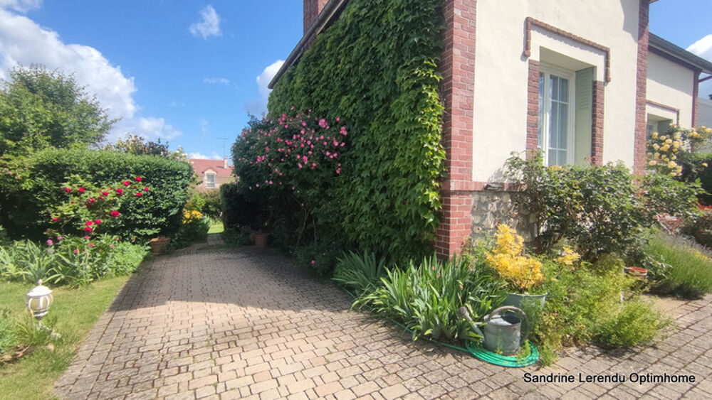 Maison de caractère en pierre avec jardin