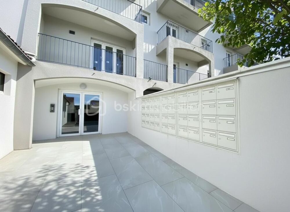 SAINT-CHRISTOL ((84) - Créez votre T2 sur mesure ! Plateau sous forme d'appartement de 68 m² env. situé au 1er étage avec ascen